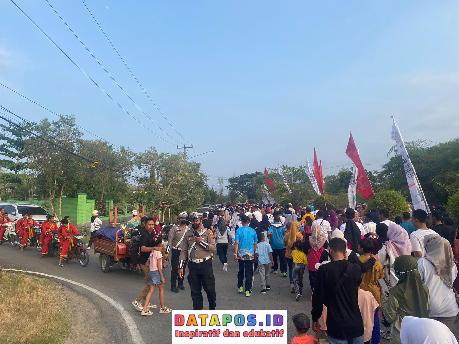 Polres Pringsewu Amankan Jalan Sehat Yang Diikuti Ribuan Peserta Dari Berbagai Elemen Masyarakat