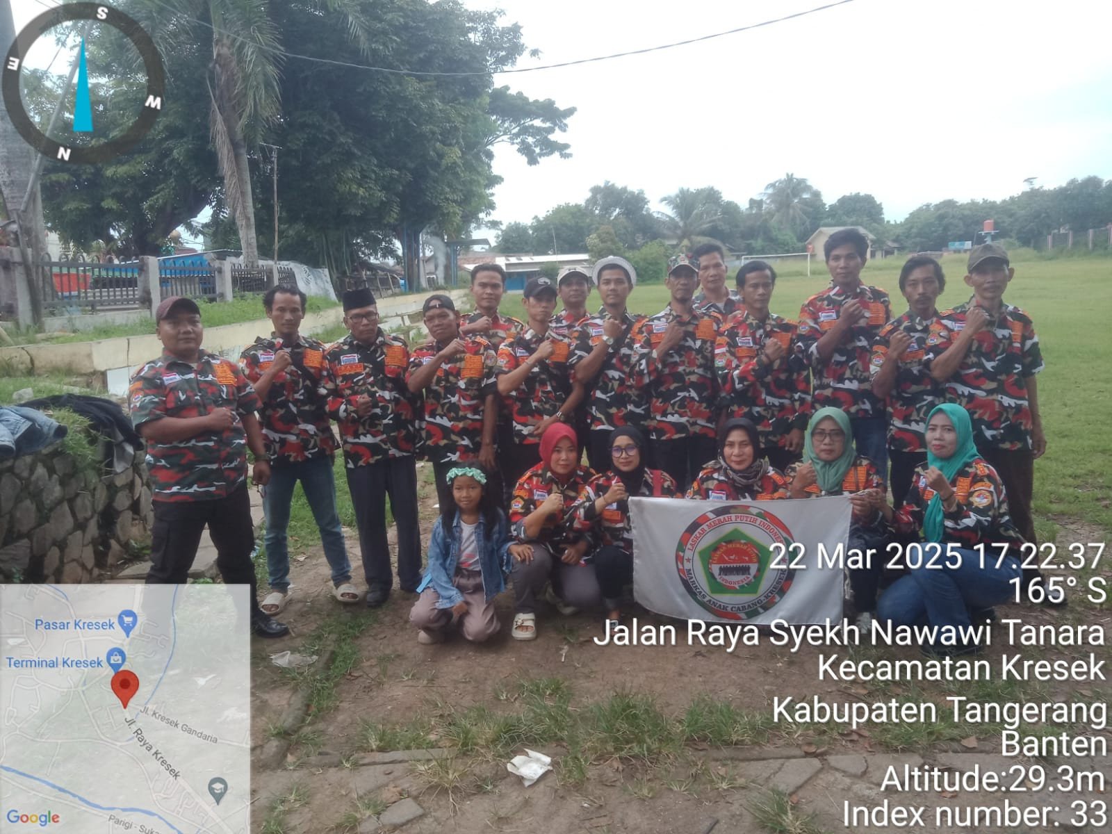 LMPI MAC Kresek Gelar Aksi Berbagi Takjil di Jalan Raya Kresek
