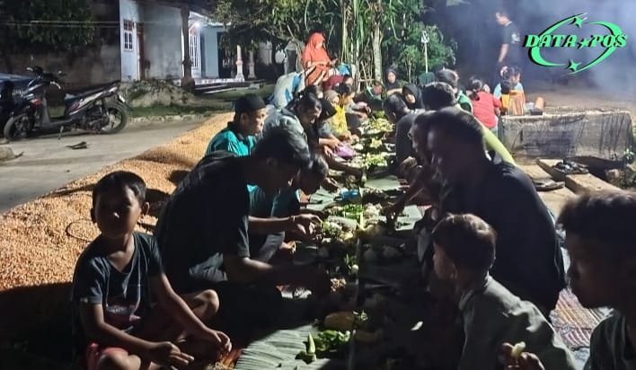 Warga RT 02 RW 01 Gelar Syukuran Muharam dengan Makan Bersama
