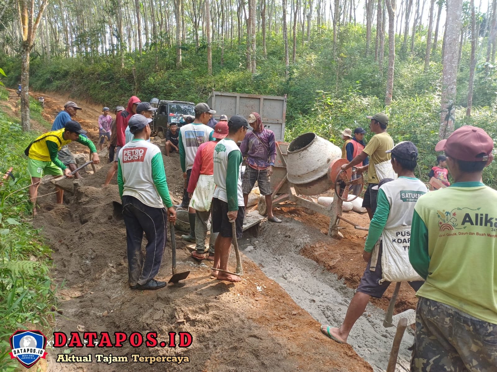 Warga Margajaya dan Rawa Agung: Cor Jalan 180 Meter Tanpa Bantuan Pemerintah