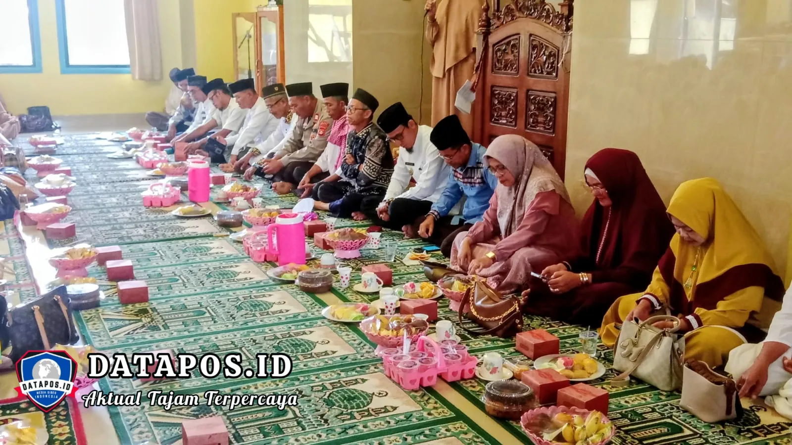 Perkuat Silaturahmi dengan Masyarakat, Polsek Muara Kuang Hadiri Pengajian Bulanan Desa se Kecamatan Muara Kuang