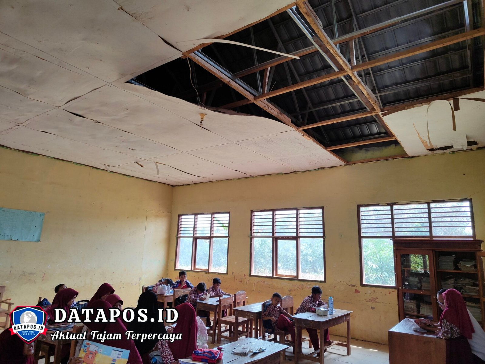 Kondisi Memprihatinkan SDN 1 Fajar Mulya Pringsewu, Plafon Kelas Terancam Ambruk Mengancam Keselamatan Siswa