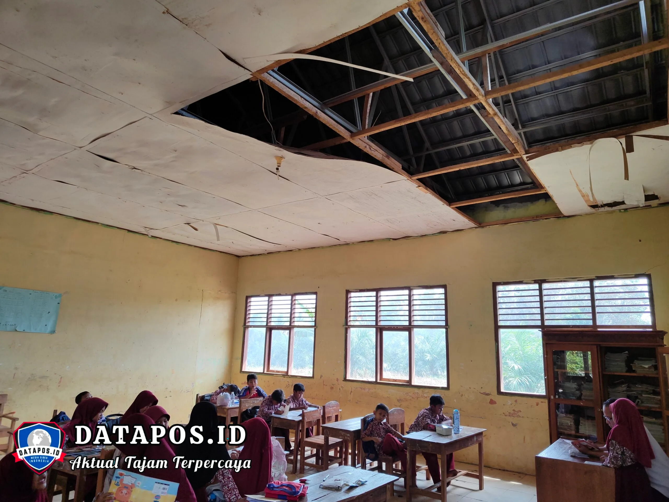Kondisi Memprihatinkan SDN 1 Fajar Mulya Pringsewu, Plafon Kelas Terancam Ambruk Mengancam Keselamatan Siswa
